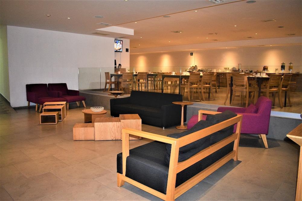 Hotel Plaza Genova Centro グアダラハラ エクステリア 写真
