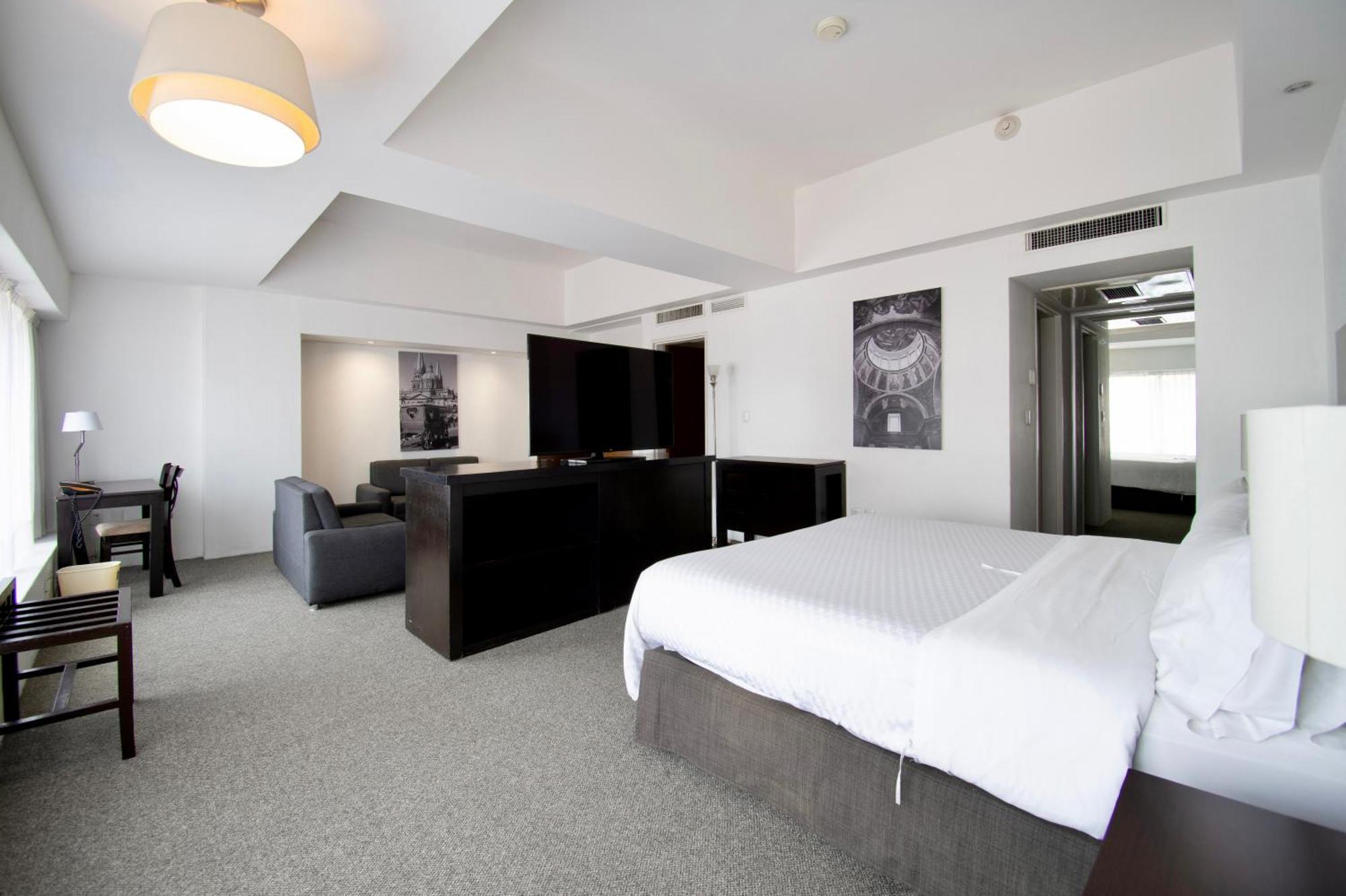 Hotel Plaza Genova Centro グアダラハラ エクステリア 写真