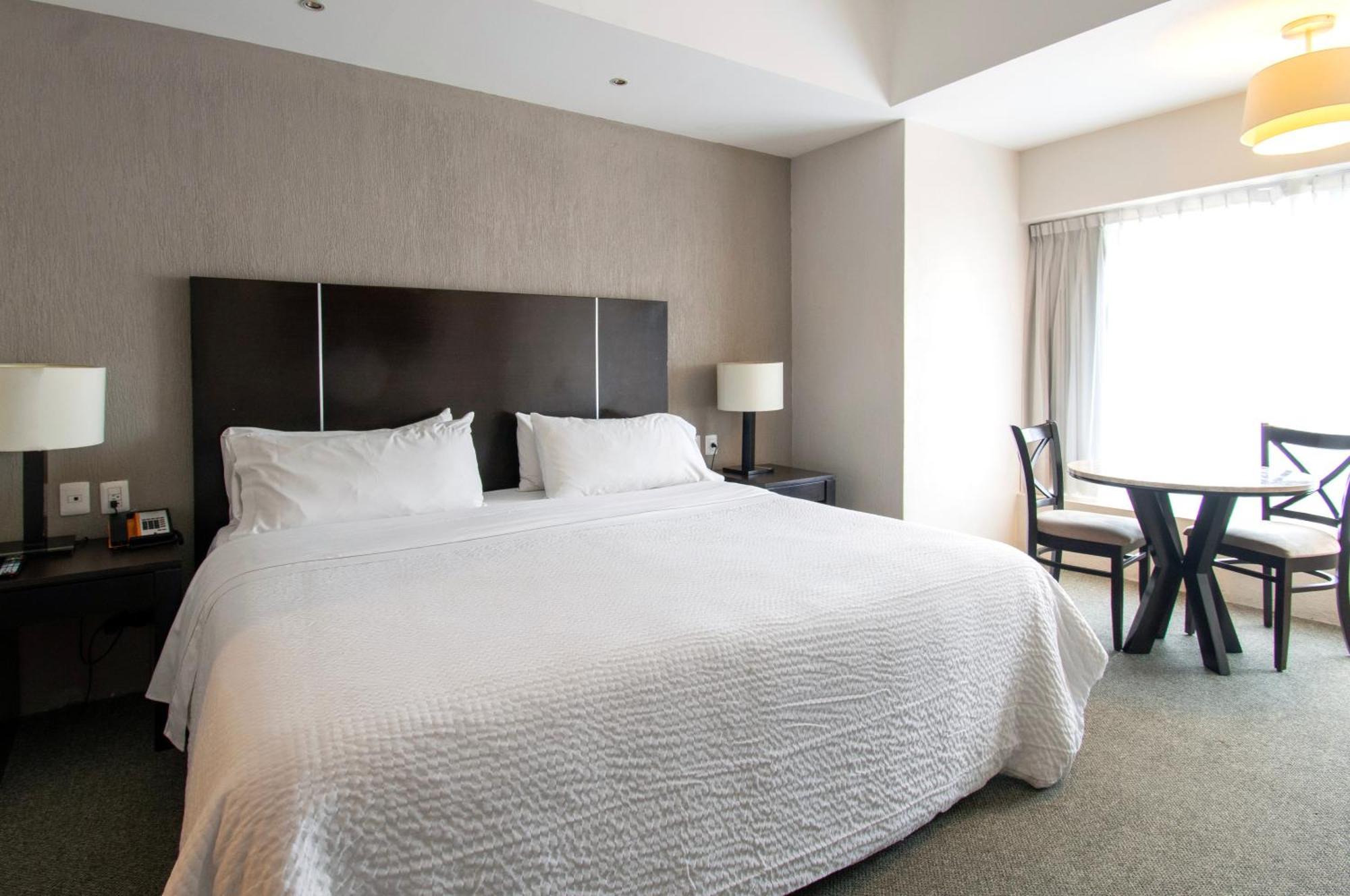 Hotel Plaza Genova Centro グアダラハラ エクステリア 写真