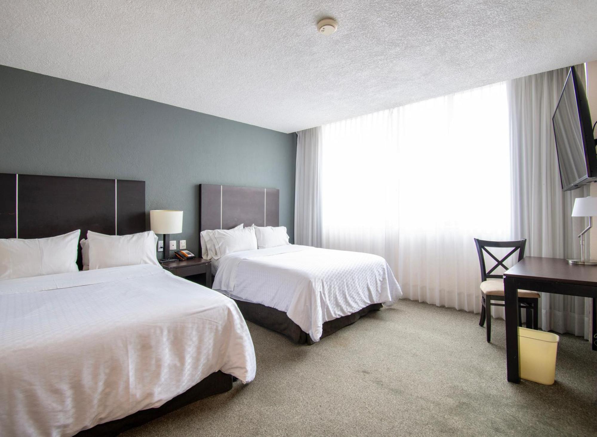 Hotel Plaza Genova Centro グアダラハラ エクステリア 写真