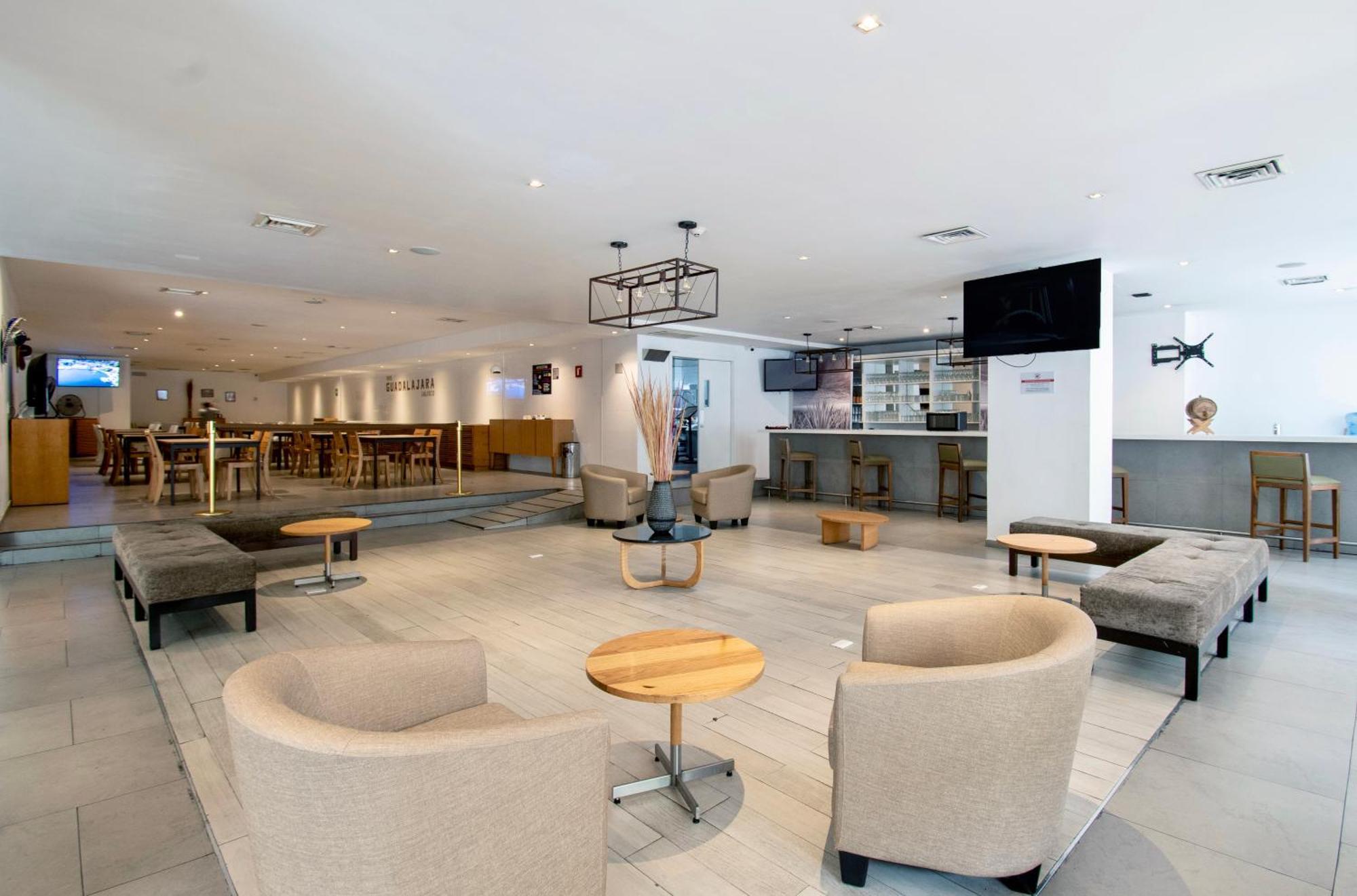 Hotel Plaza Genova Centro グアダラハラ エクステリア 写真