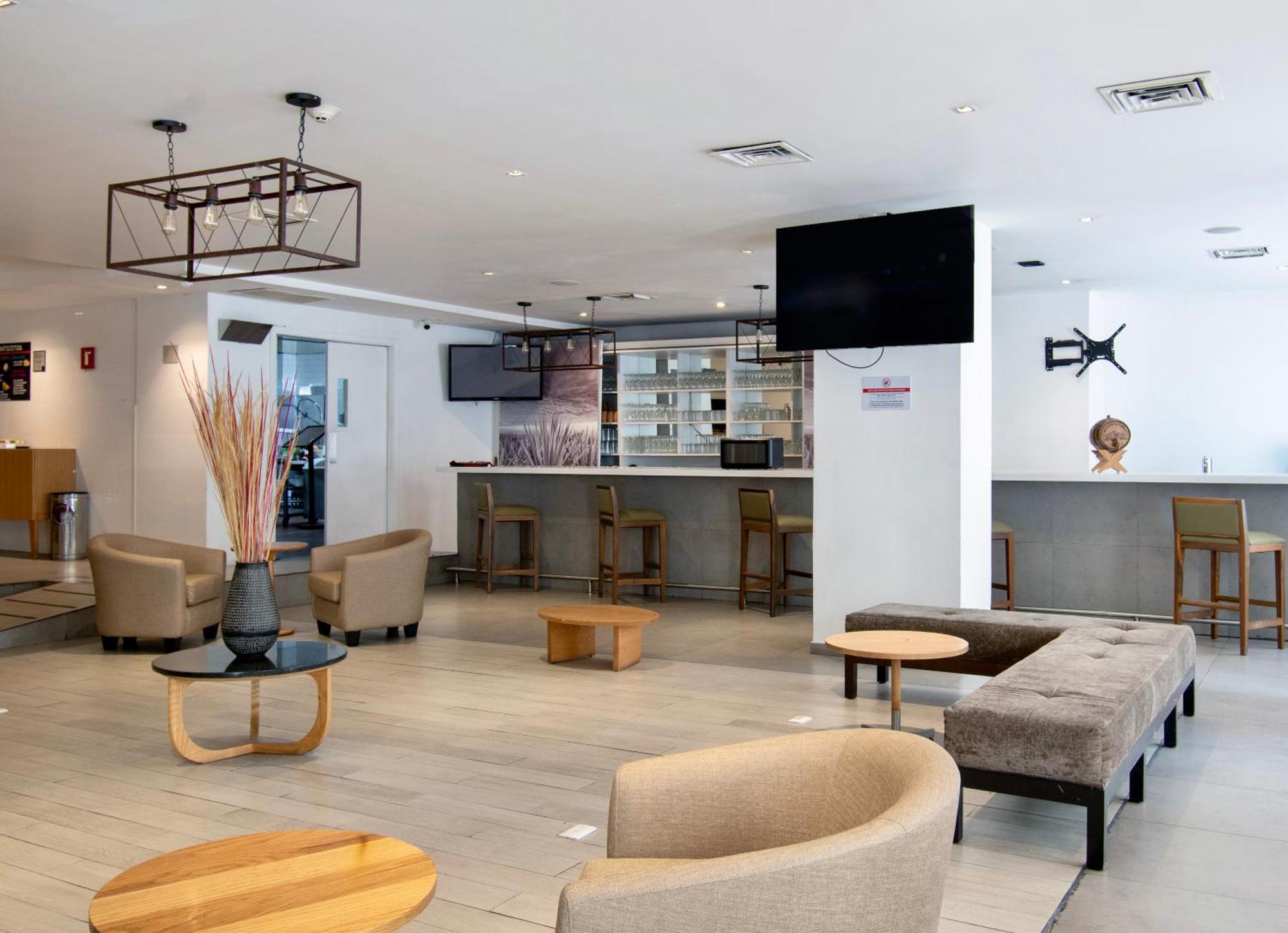 Hotel Plaza Genova Centro グアダラハラ エクステリア 写真