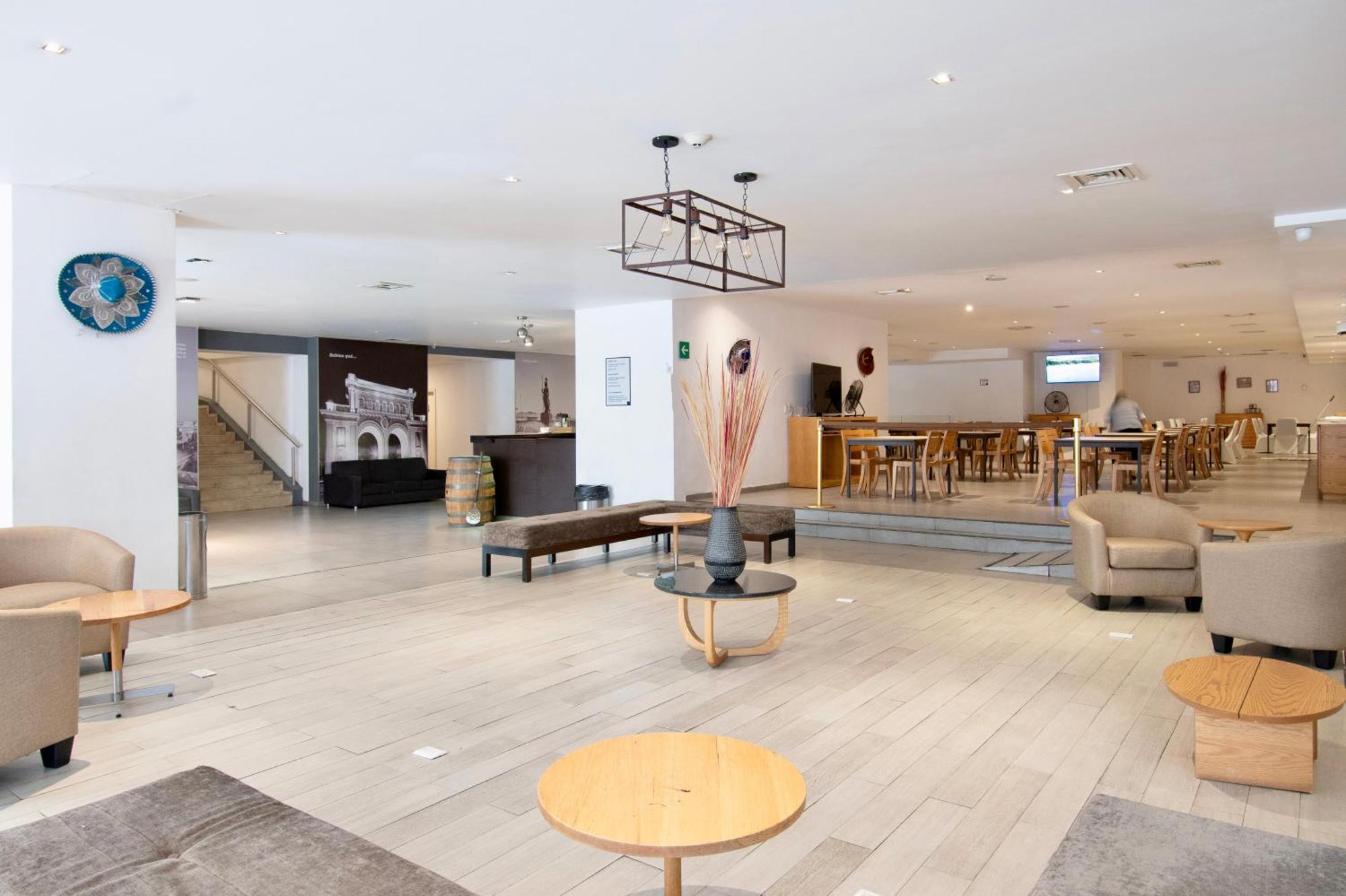 Hotel Plaza Genova Centro グアダラハラ エクステリア 写真