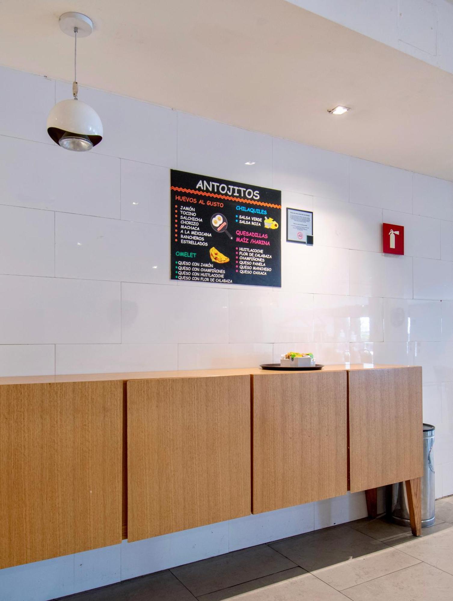 Hotel Plaza Genova Centro グアダラハラ エクステリア 写真