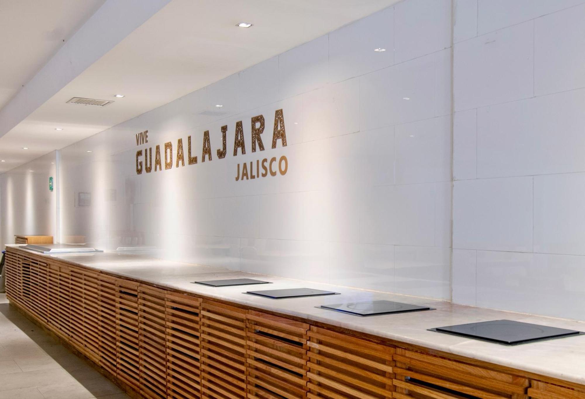 Hotel Plaza Genova Centro グアダラハラ エクステリア 写真
