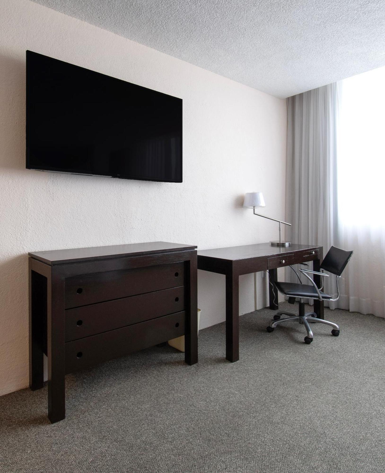 Hotel Plaza Genova Centro グアダラハラ エクステリア 写真